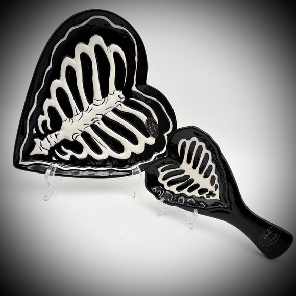 Hand Painted Heart Skeleton Ribcage Serving Dish Plate Spoon Rest HALLOWEEN - Picture 1 of 3